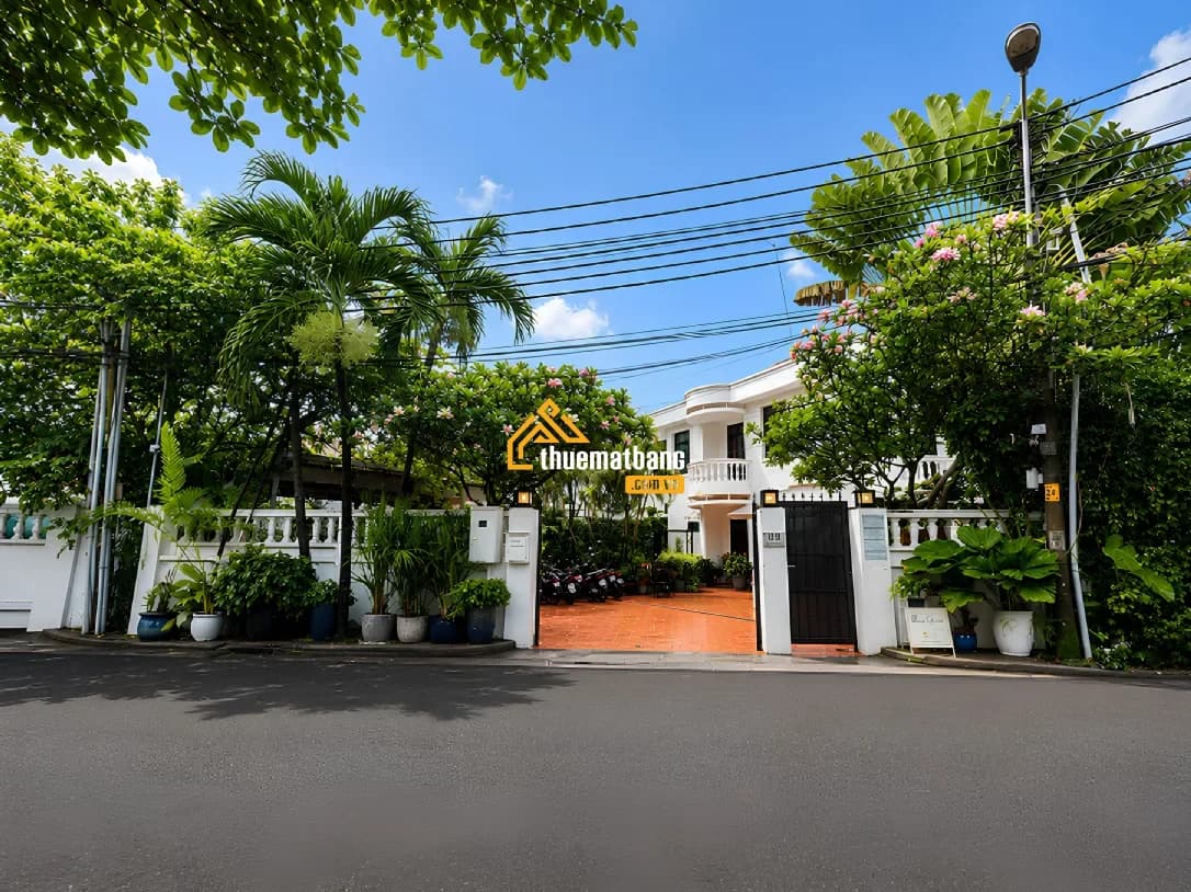 Cho thuê Villa sân vườn - hồ bơi riêng tư ở Thảo Điền Cho thuê Villa sân vườn - hồ bơi riêng tư ở Thảo Điền