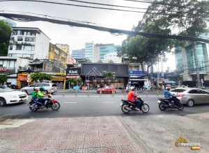 Cho thuê nặt bằng trệt ngay mặt tiền đường Cách Mạng Tháng Tám, quận 1