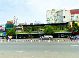 Cho thuê nhà mặt tiền đường Thành thái, quận 10; dt 30x40m ngay trung tâm quận