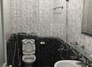 Phòng rộng sạch đẹp có máy lạnh, toilet trong