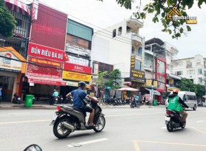 Cho thuê nhà nguyên căn 2 lầu 8x20m mặt tiền đường D2, quận Bình Thạnh