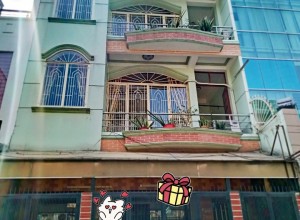 Cho thuê mặt tiền kinh mặt tiền gần chợ Tân Định, DTSD 68m2 có sân để xe 5.7m