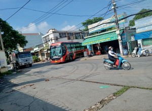 Cho thuê mặt bằng 320m2 thích hợp làm nhà hàng, quán ăn, Showroom xe, ...