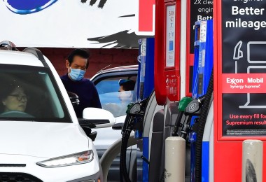 Giá xăng dầu chưa dứt đà giảm