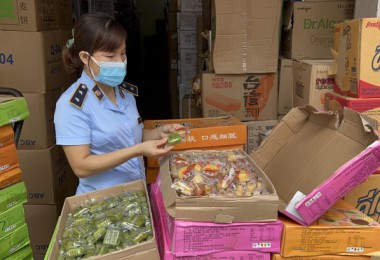 Hàng chục nghìn bánh trung thu không rõ nguồn gốc trôi nổi trên thị trường