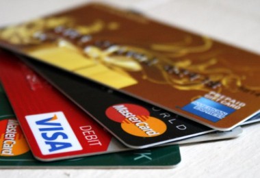 Nhiều người trở thành con nợ ngân hàng do tùy tiện mở thẻ mà không tìm hiểu