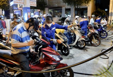 Giá xăng nhập rớt về mốc 22.000 đồng/lít