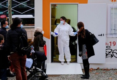 Nguy cơ thế giới đối mặt với làn sóng mới của dịch Covid-19