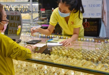 Giá vàng tăng mạnh trước sự suy giảm của USD