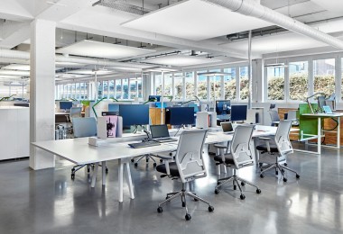 Doanh nghiệp nên mua hay thuê cao ốc văn phòng?