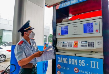 Giá xăng tăng lần thứ 7 liên tiếp