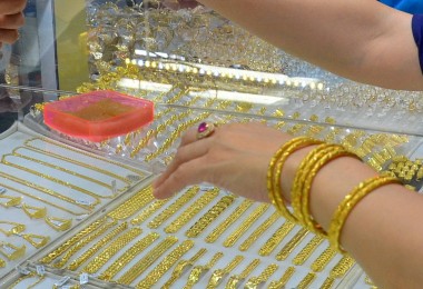 Vàng giảm sâu về mức thấp nhất trong gần 9 đầu năm qua