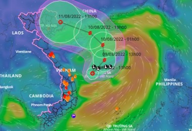 Áp thấp nhiệt đới đang mạnh thành bão trên Biển Đông