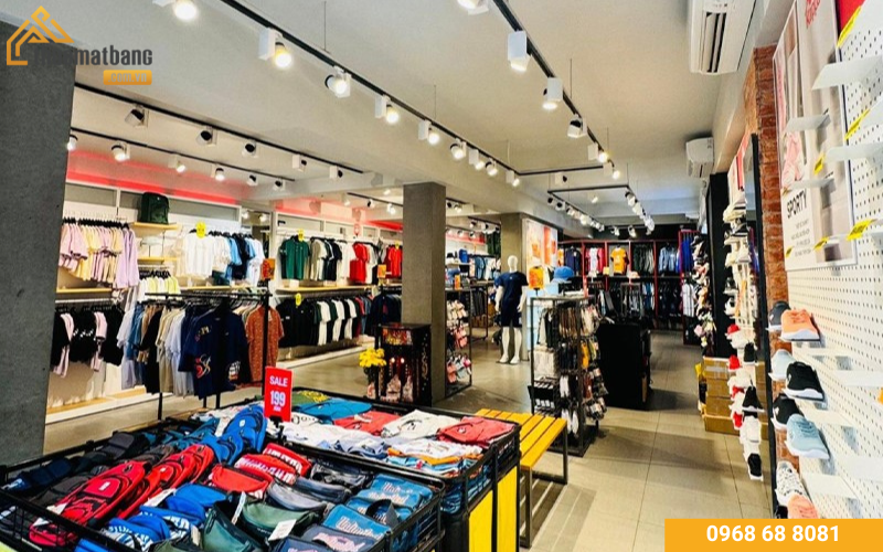 Rất rộng rãi cho việc bài trí các sản phẩm kinh doanh