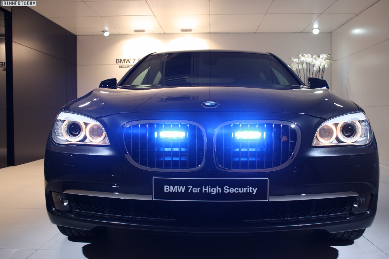 chiếc BMW 760i bọc thép của  tỉ phú Mukesh Ambani