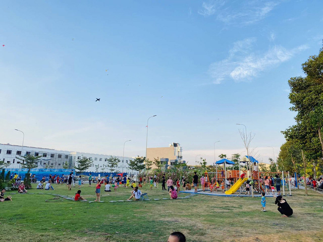 Icon Central khai trương E-coffee Trung Nguyên đầu tiên ở Dĩ An