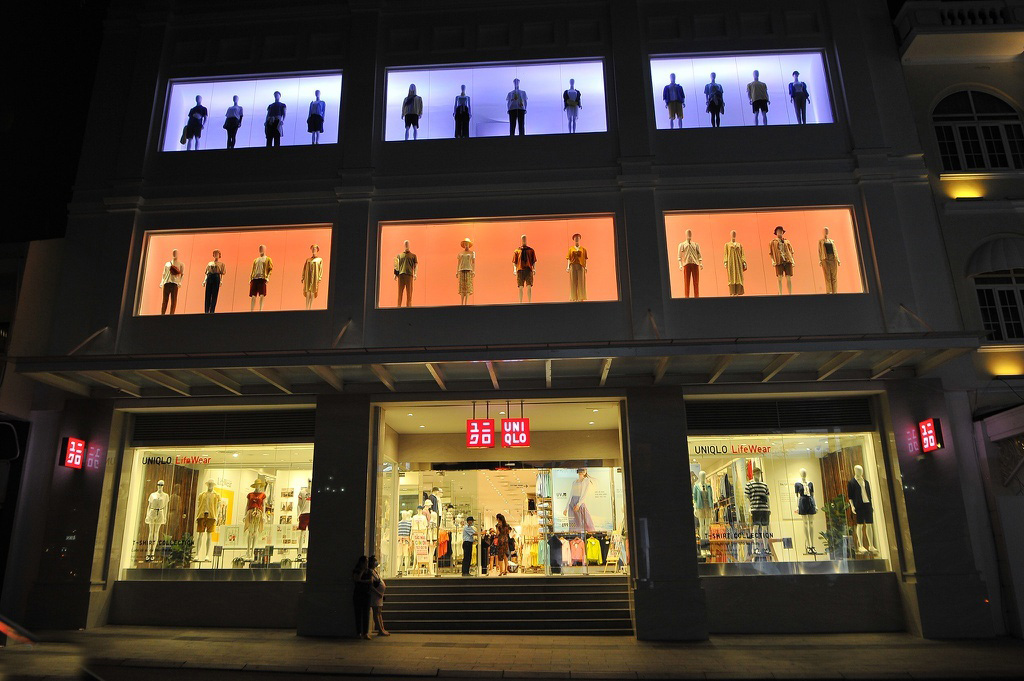 uniqlo đồng khởi vẳng vẻ vì dịch covid-19