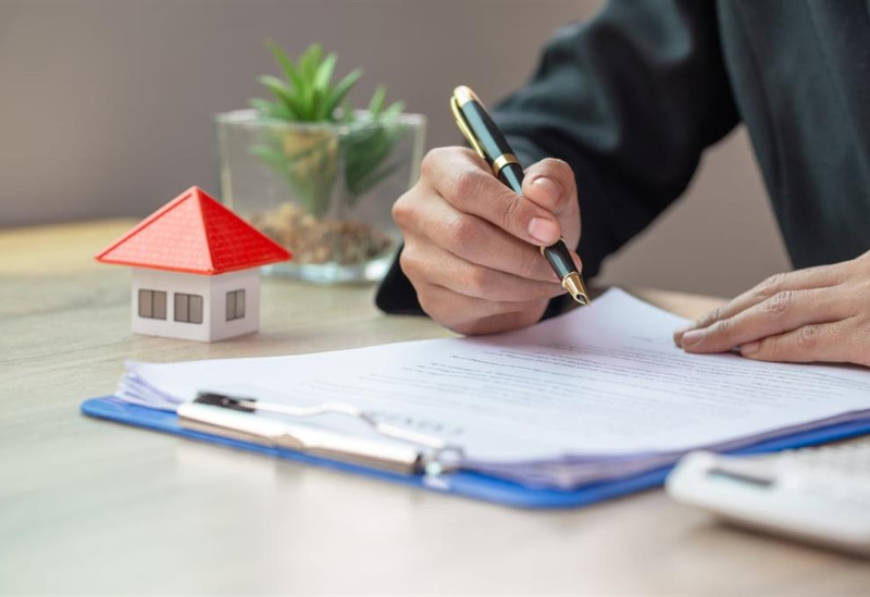 Kiểm tra pháp lý và hợp đồng trước khi thuê mặt bằng