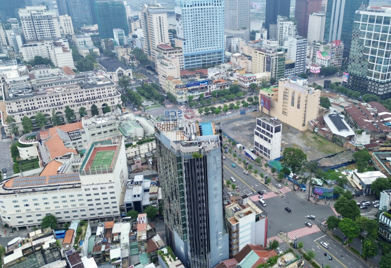 Mặt bằng đường lớn quá đắt