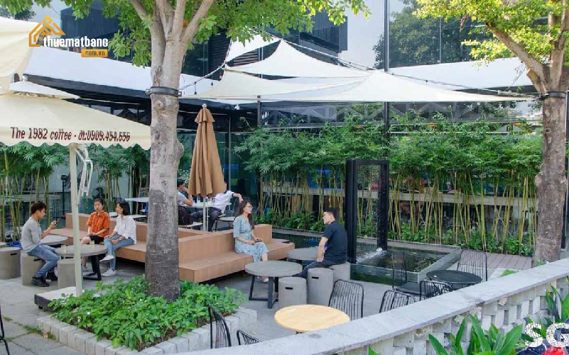 Thiết kế quán cafe sân vườn đơn giản